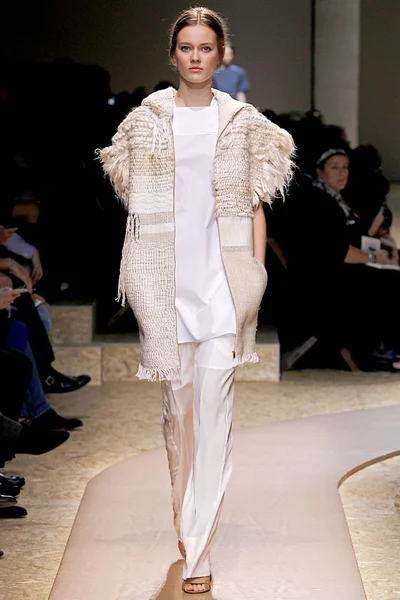 Look 11